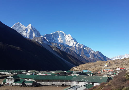 Tengboche to Dingboche (4,400 m/14,300 ft): 5 - 6 hours