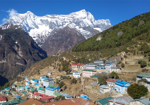 Phakding to Namche Bazaar (3,440 m/11,280 ft.): 6-7 hours